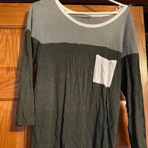 Loveappella gray stripe top medium